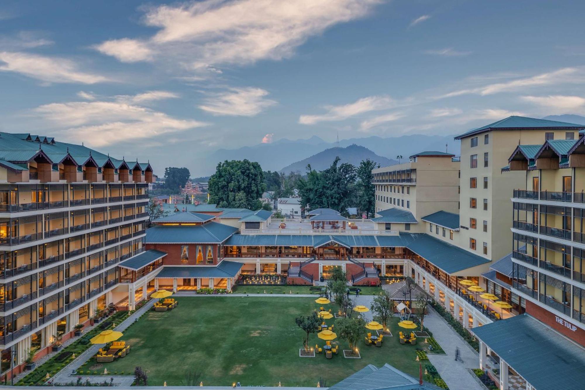 Radisson Collection Hotel & Spa, Riverfront Srinagar Luaran gambar