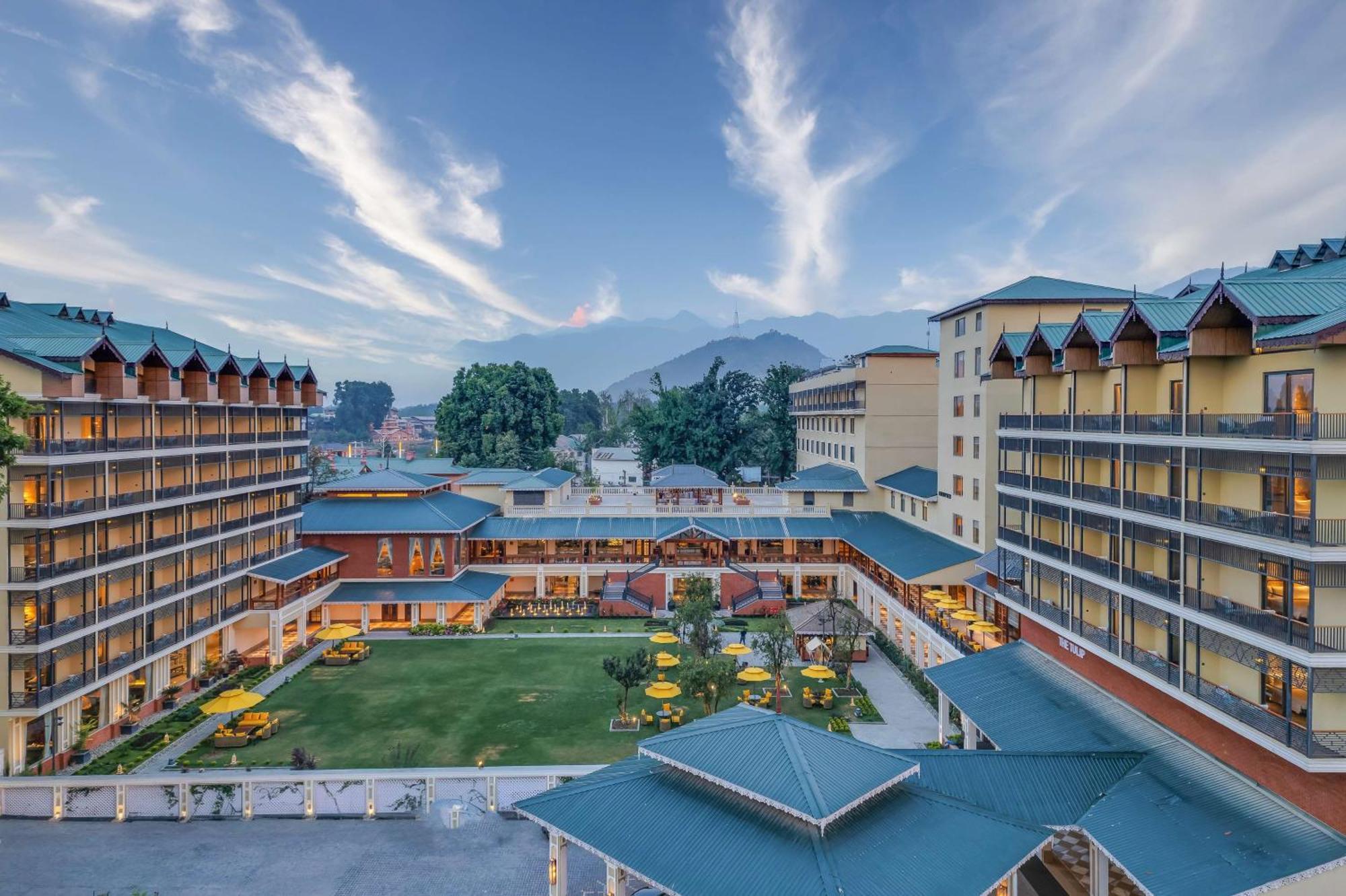 Radisson Collection Hotel & Spa, Riverfront Srinagar Luaran gambar