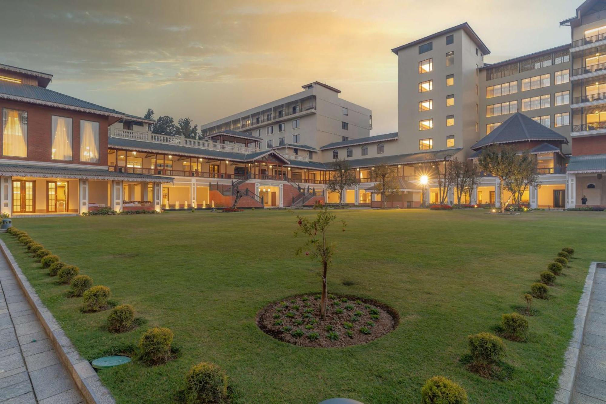 Radisson Collection Hotel & Spa, Riverfront Srinagar Luaran gambar